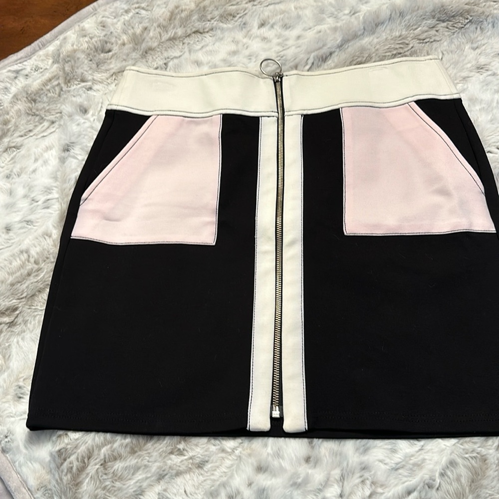 INC medium skirt with 2 side pockets. 18 inch top to bottom